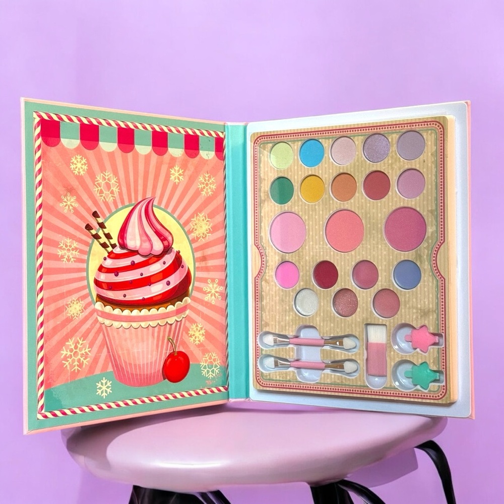 Lip Smacker Holiday 25 Piece Beauty Book Girls Makeup Palette
